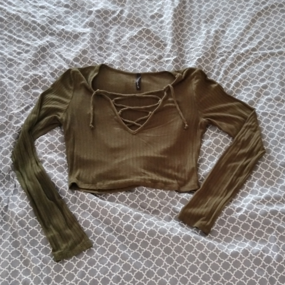 Tie front crop top 👕